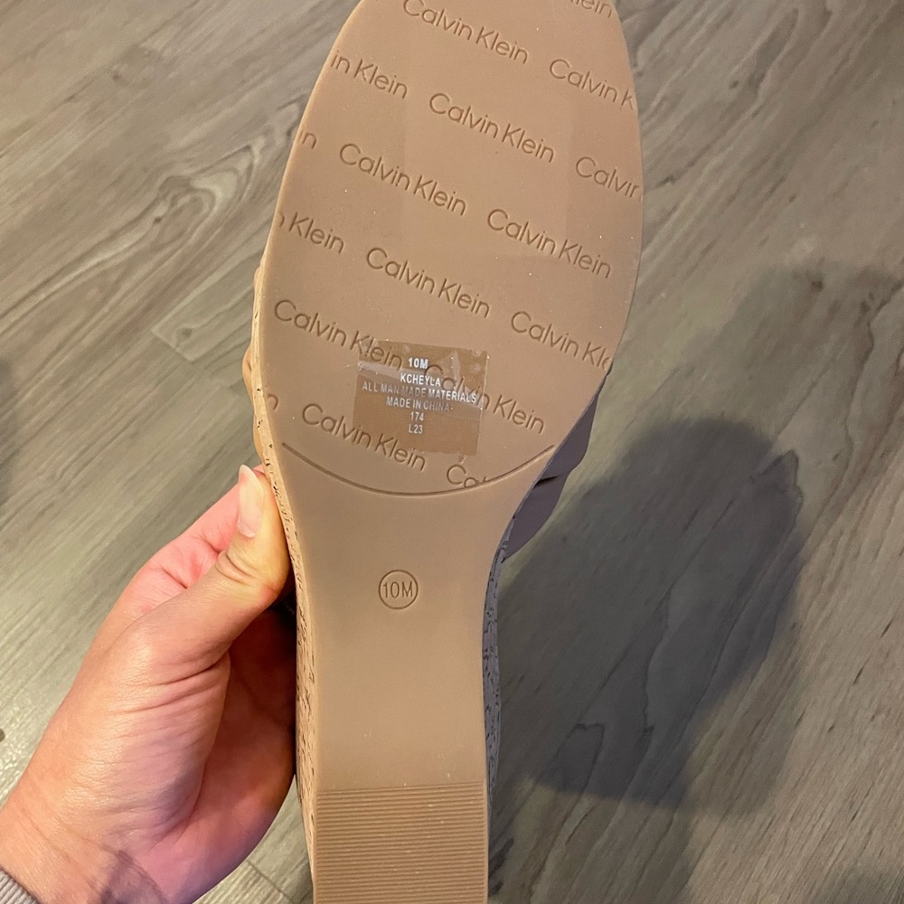 Calvin Klein Tan Wedges with Geometric Design NWOT - Picture 4 of 4